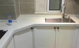 廚房裝修是整體櫥柜好還是瓷磚櫥柜好？